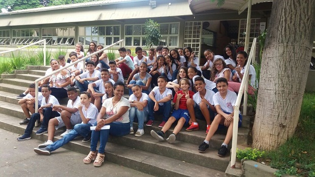Volta às aulas na E.E. Martin Cyprien, em Divinópolis, foi marcada por muita alegria e acolhimento. Foto: Arquivo da Escola
